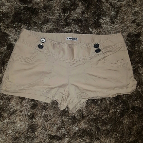 Express khaki short with buttons