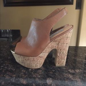 STEVE MADDEN WEDGES - GREAT CONDITION SIZE 7.5