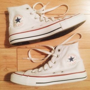 ❗️SOLD❗️White High Top Converse