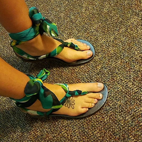 Ugg colorful sandals Size 8