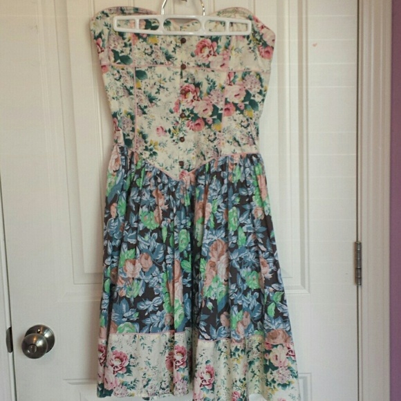 S Kimchi & Blue Floral Strapless Dress