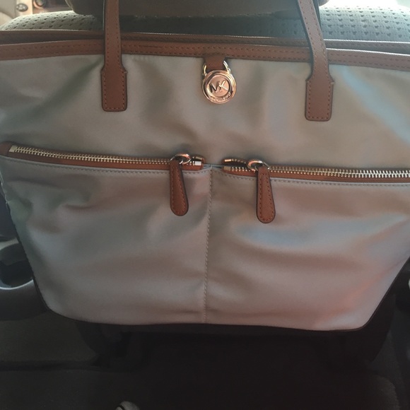 ⭐ON SALE️⭐️Sea foam MK purse
