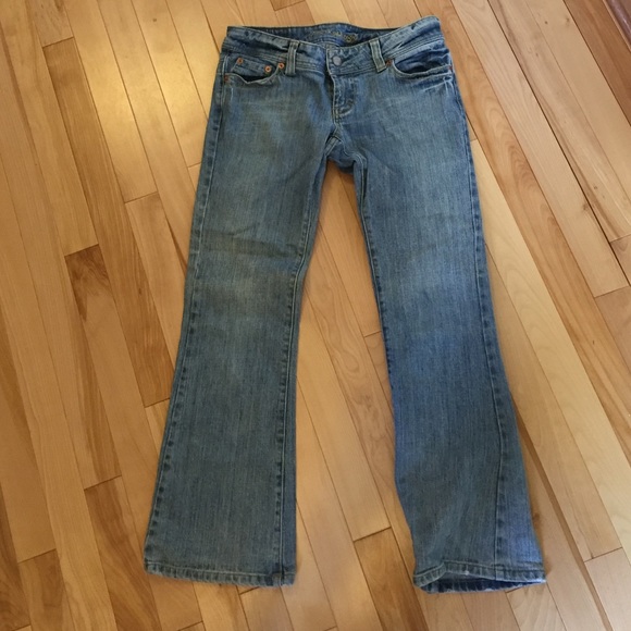 American Eagle Size 2 Short Jeans