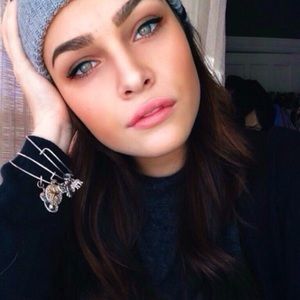 Meet your Posher, Devin