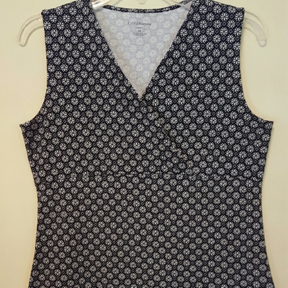 Sleeveless V-neck / dress top