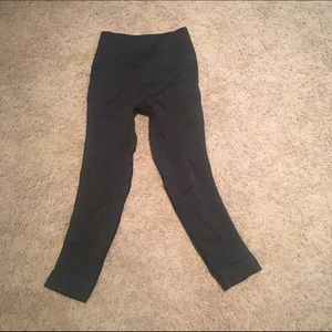 Lululemon in the flow crop