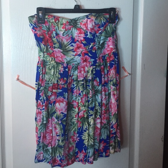 Stapless flower dress