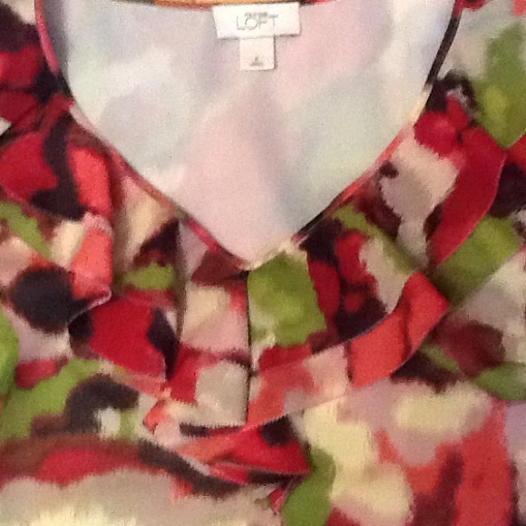 Multi-colored ruffled v neck - Picture 2 of 3