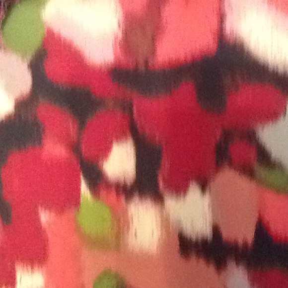 Multi-colored ruffled v neck - Picture 3 of 3