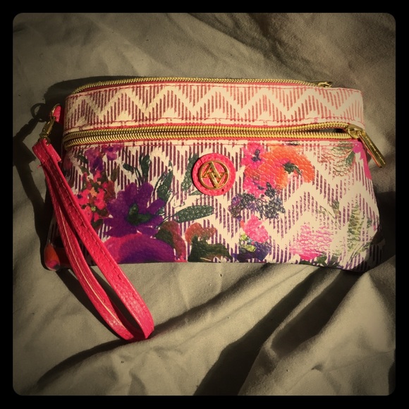 Adrienne Vittadini Wristlet/Clutch
