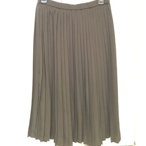 Banana Republic pleated skirt