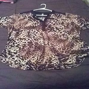 Short sleeve animal print