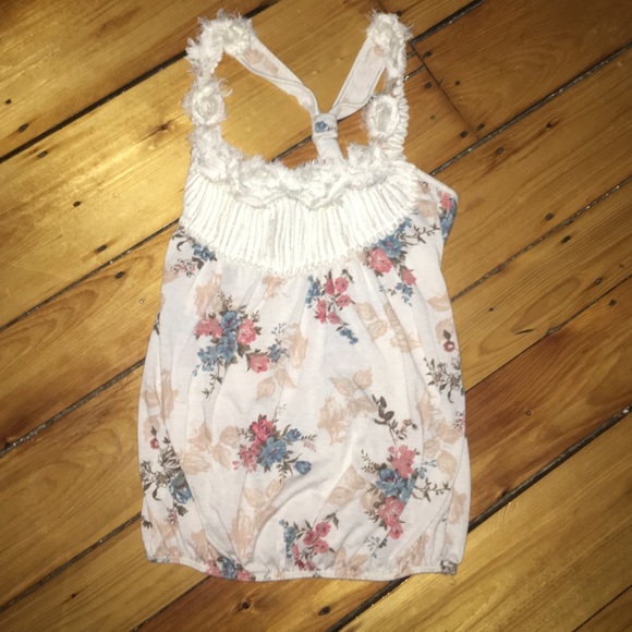 Floral and feathers tank top 🌺