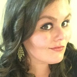 Meet your Posher, Simona