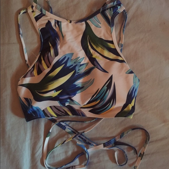 Cupshe bikini top size medium