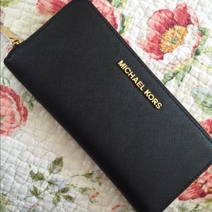 Michael Kors Jet Set Black Saffiano Wallet