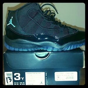 Jordan 11 Retro Gamma Sneakers