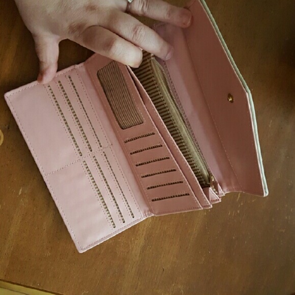 LAST ONE: GREEN Flower Patterned Wallet - Picture 2 of 4