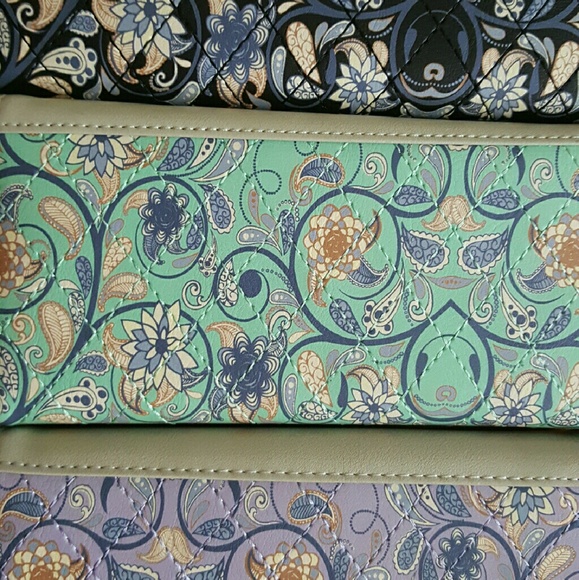 LAST ONE: GREEN Flower Patterned Wallet - Picture 3 of 4