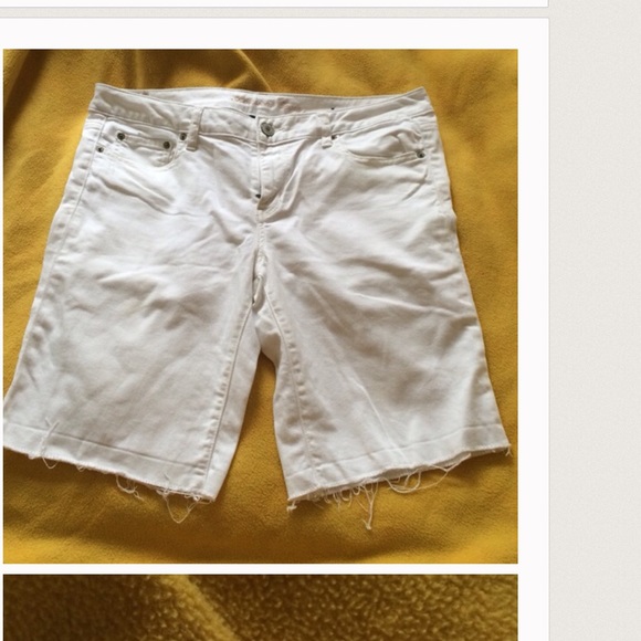 White American eagle shorts