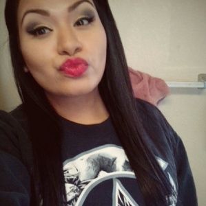 Meet your Posher, Dee