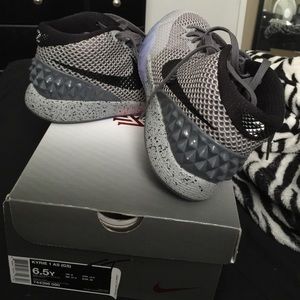 Kyrie 1