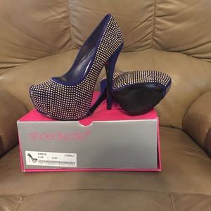 Fun pair of Shoe Dazzle platforms in cobalt size 8