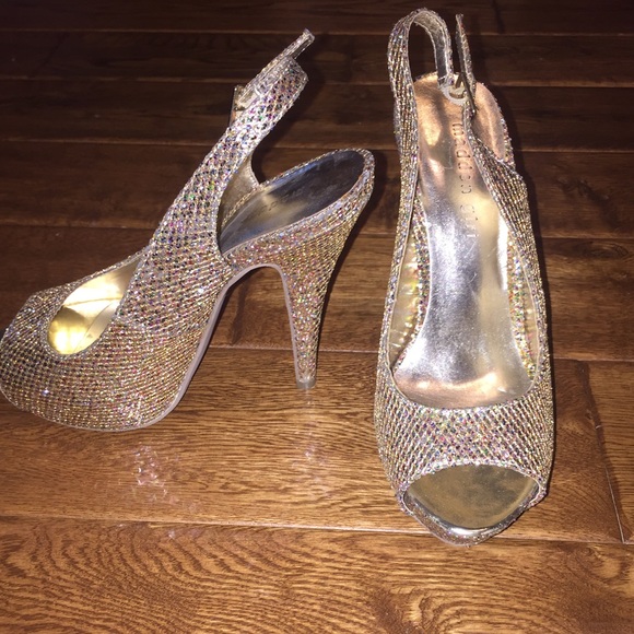 Multi color, size 7, 5 inch heels