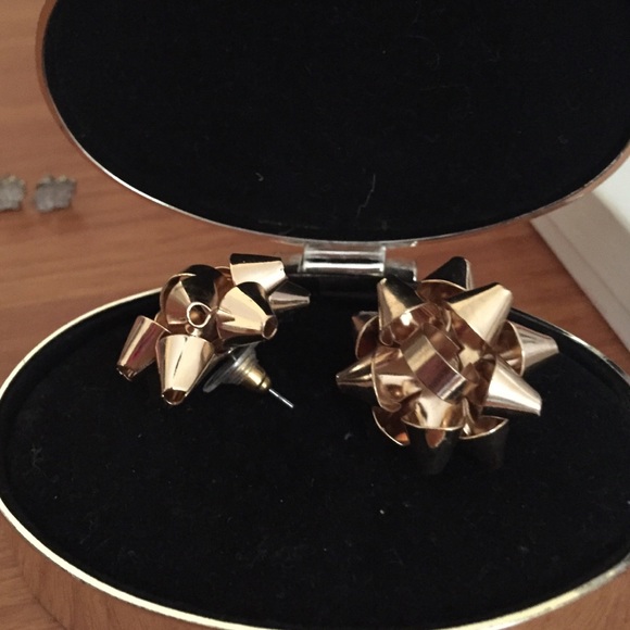 gold bow earrings