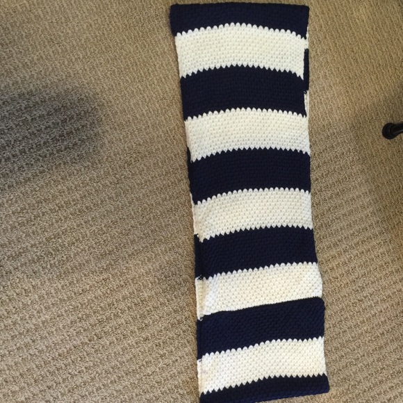 Blue and white infinity scarf - Picture 2 of 4