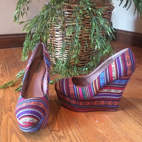 Steve Madden platform wedges Aztec print