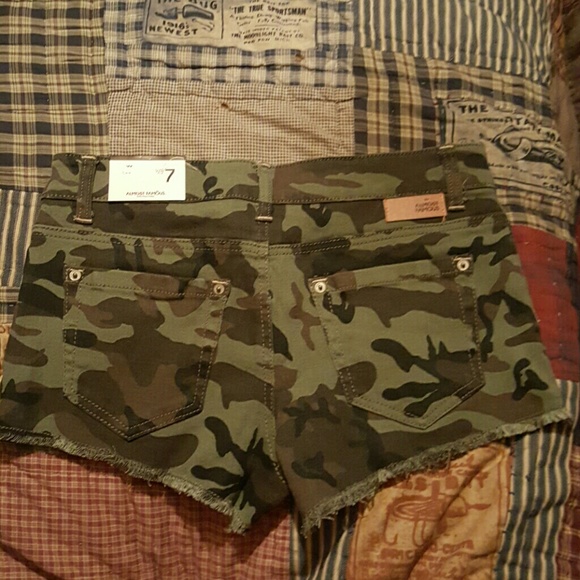 **SOLD** ALMOST FAMOUS CAMO SHORTS (NWTS) - Picture 2 of 4