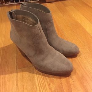 Gorgeous suede booties, 3" heel