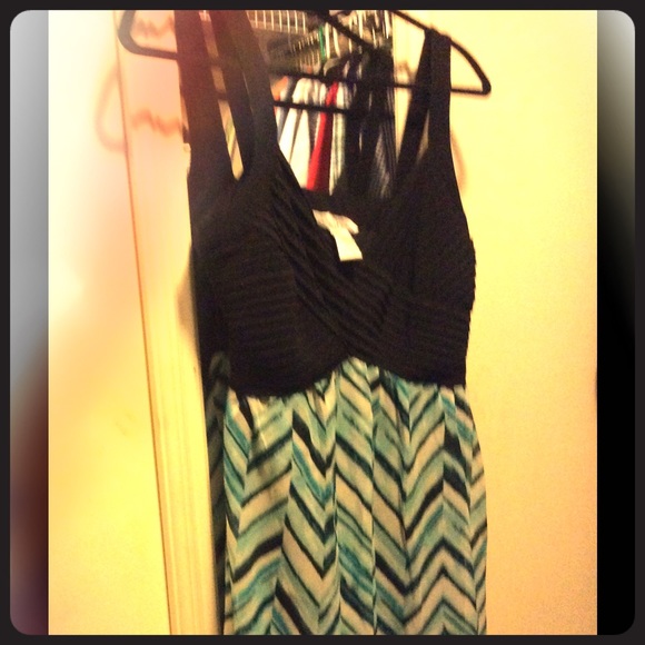 Adorable long maxi dress. Dressy. Evening dress