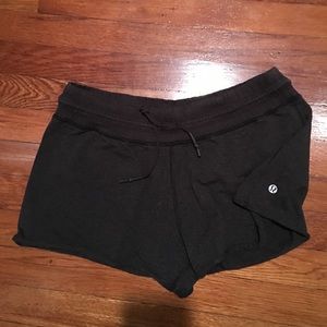 Lululemon shorts dark gray-sweatshirt-like