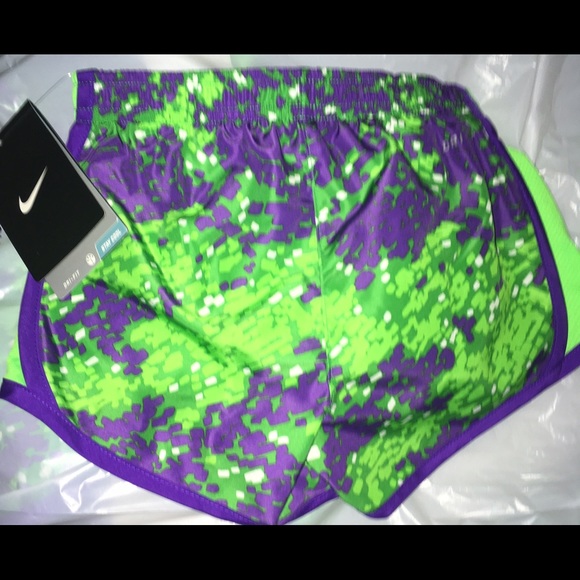 Little girls Nike Shorts NWT sizes 5 and 3T - Picture 2 of 2