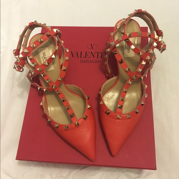 SOLD🚫Valentino Rockstuds - Picture 2 of 4