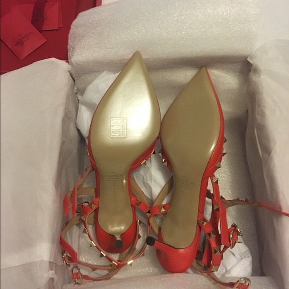 SOLD🚫Valentino Rockstuds - Picture 3 of 4