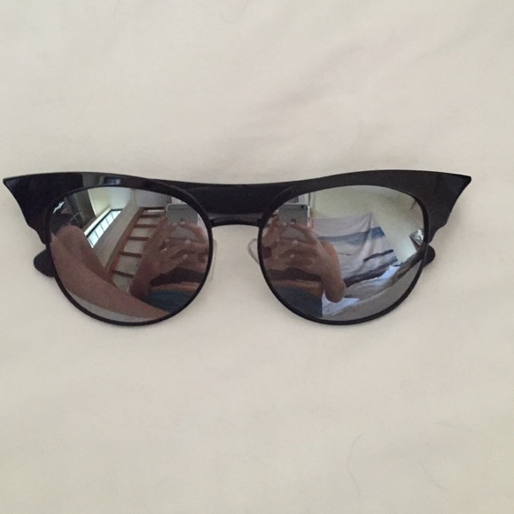 Quay black sunglasses