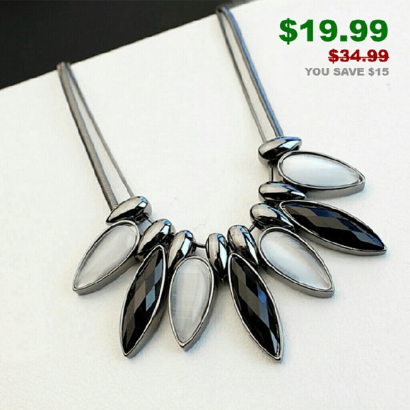 Beautiful statement  necklace - Picture 1 of 2