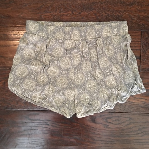 Mid rise flowy shorts