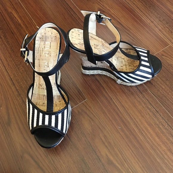 *sale* Super cute 'Liliana' wedges