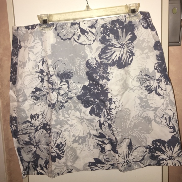 Ann Taylor floral Hawaiian skirt white gray 14