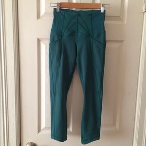Lululemon Exquisite crops size 4