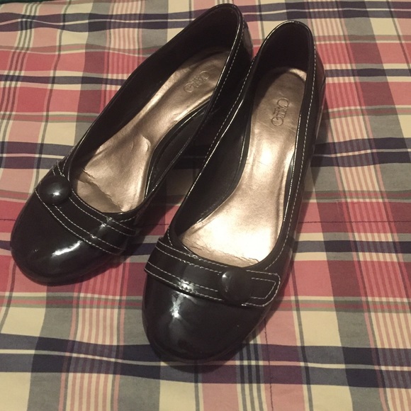 Leather Flats with heel & Button