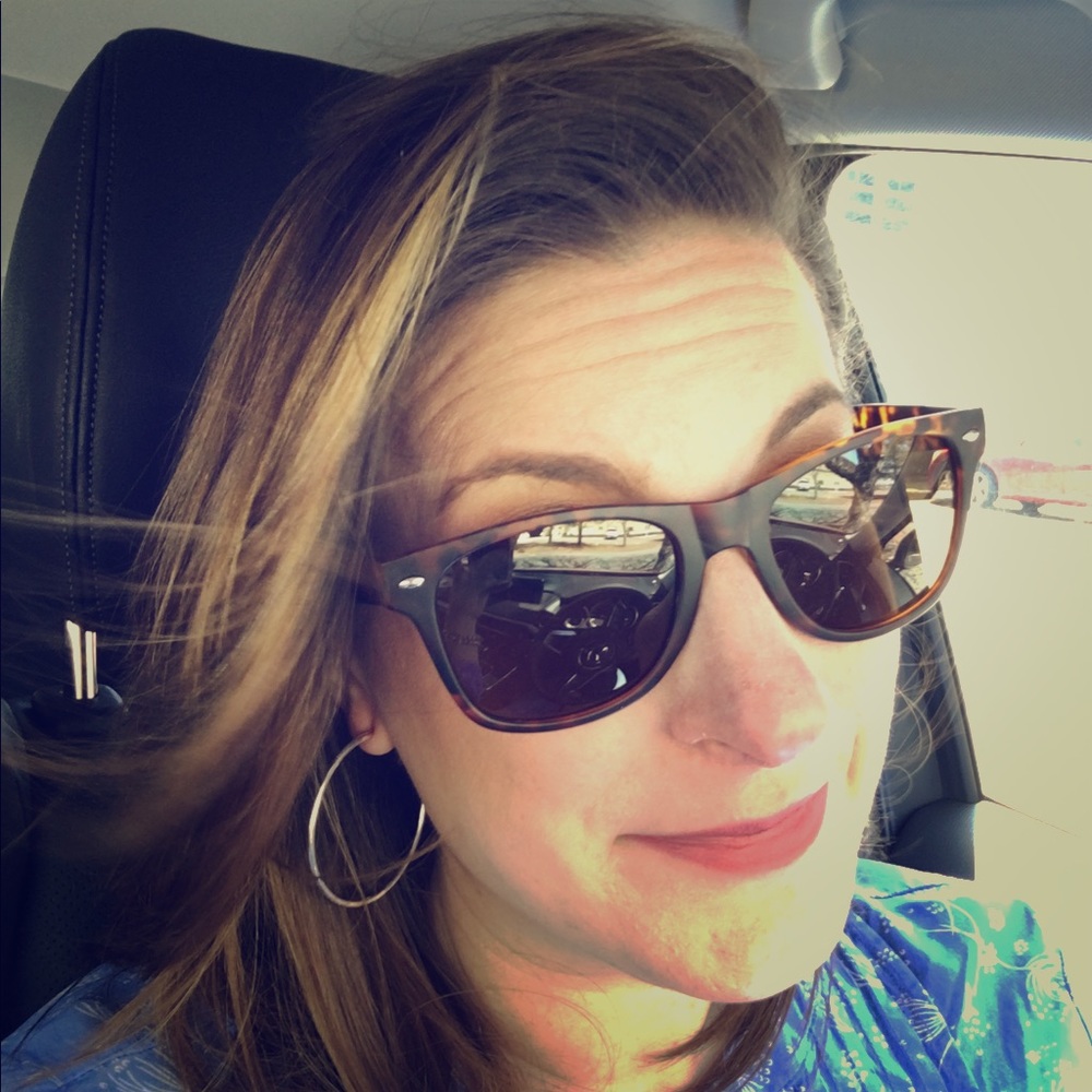 Meet your Posher, Sandy