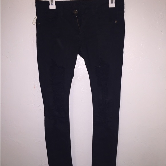 Black destroyed jeans