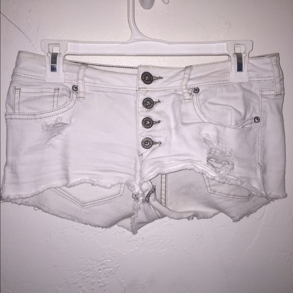 But on fly white shorts - Picture 1 of 1