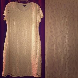 Off White Scalloped Lace Short Sleeve Dress