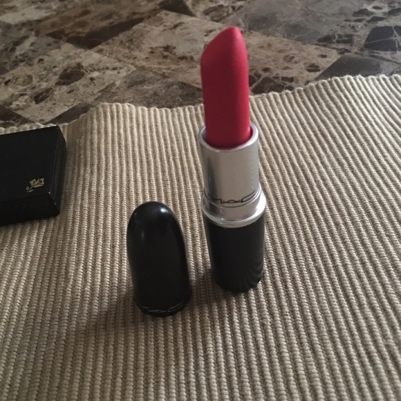 MAC Matte Relent Lessly Red Lip Stick